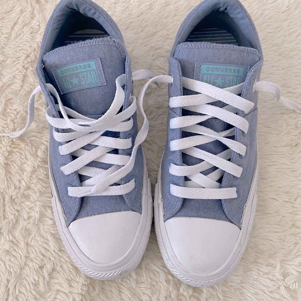 Womens Converse Size 7